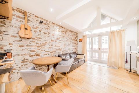 Lancaster Drive, London E14