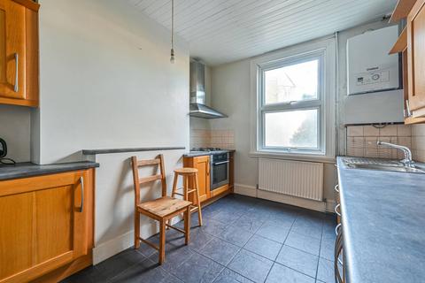 2 bedroom flat to rent, Battersea Park Road, Clapham Junction, London, SW11