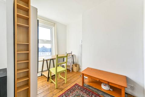 2 bedroom flat to rent, Battersea Park Road, Clapham Junction, London, SW11