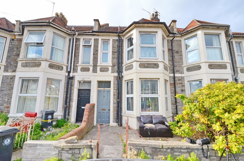 Attractive bay-fronted terraced house with deco...