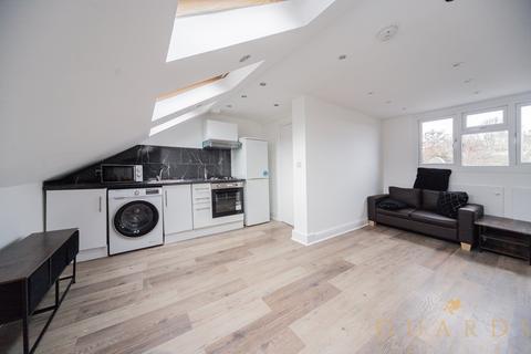 3 bedroom apartment to rent, London N8