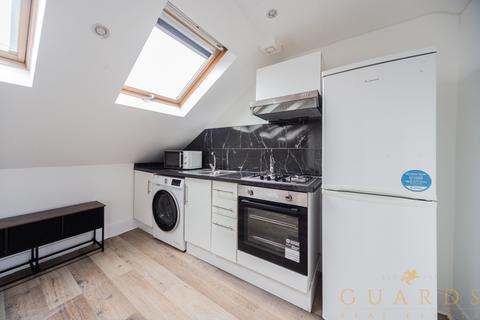 3 bedroom apartment to rent, London N8