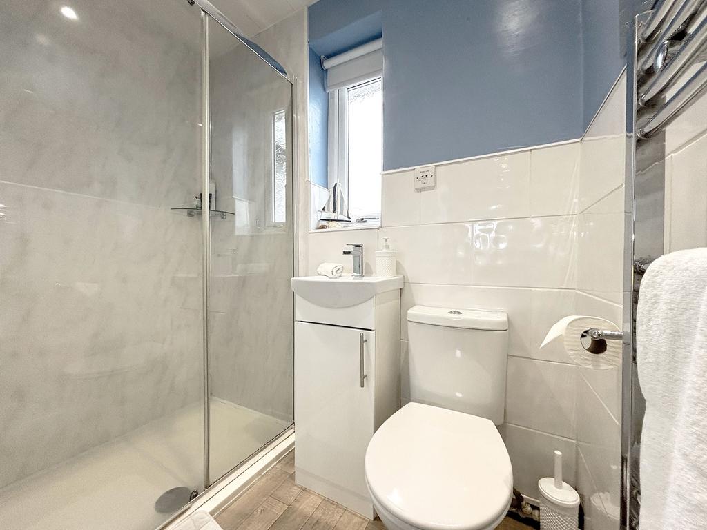 Bedroom 2 - En-suite