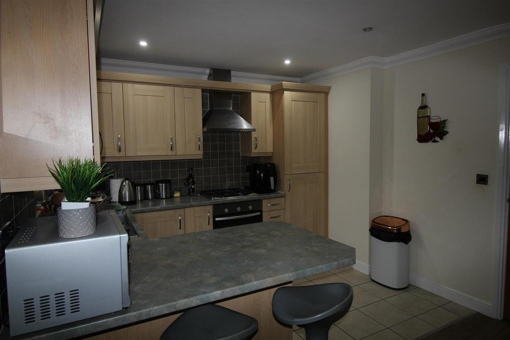 LOUNGE &amp; KITCHEN AREA