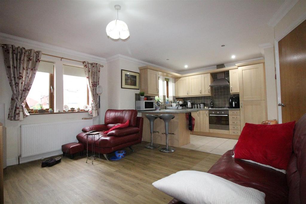 LOUNGE &amp; KITCHEN AREA