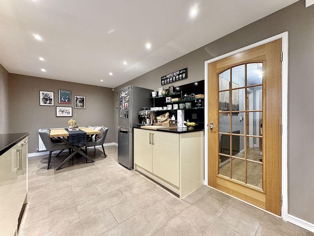 Dining kitchen