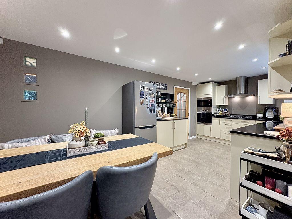 Dining kitchen