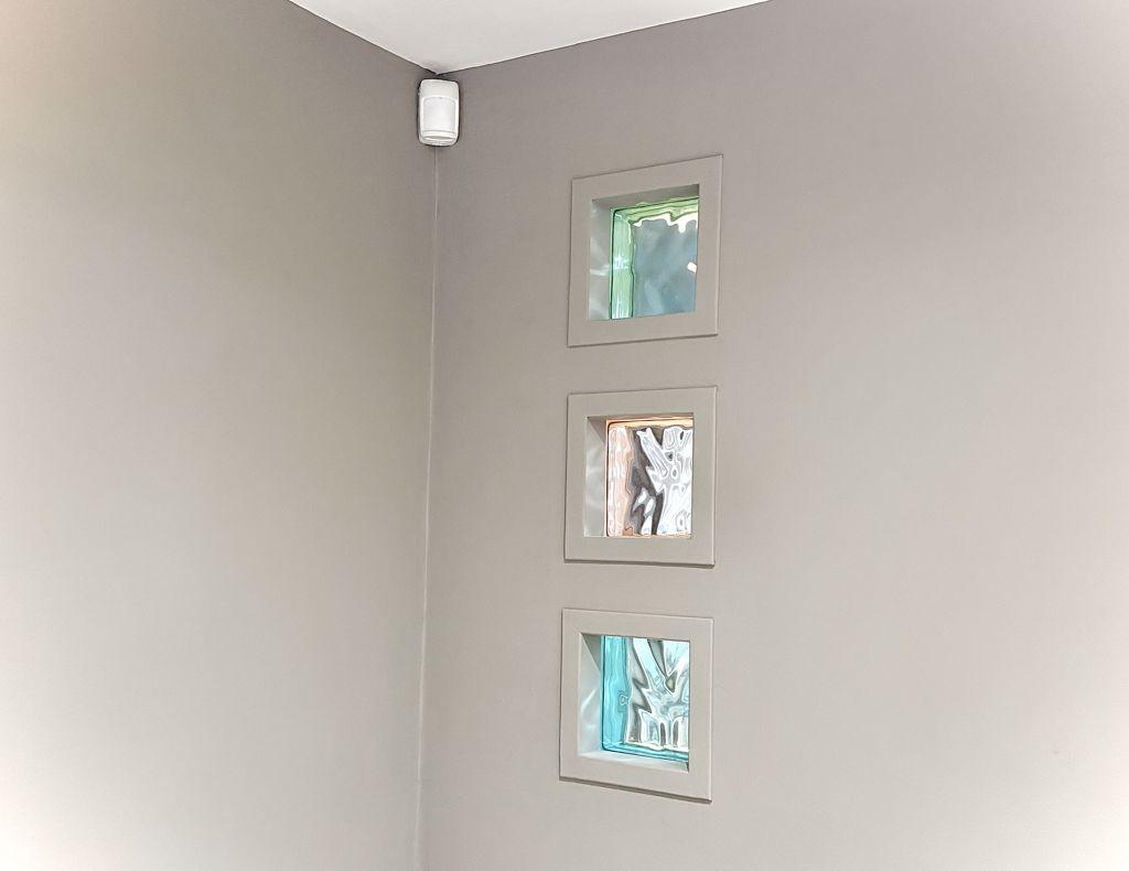 Glass feature