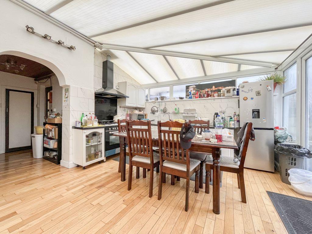 Kitchen/conservatory