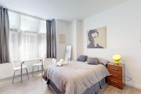 Studio to rent, Park Avenue, London NW2