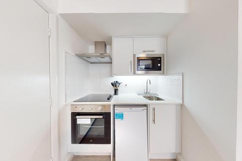 Studio to rent, Park Avenue, London NW2