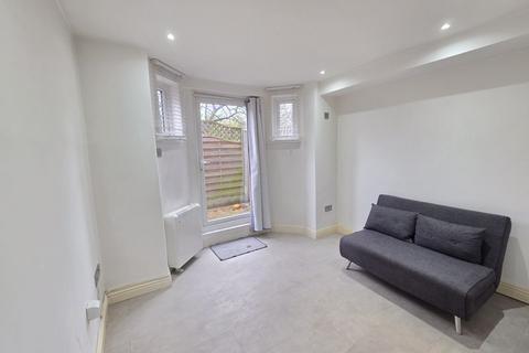 Studio to rent, Dalmore Rd, London , West Dulwich