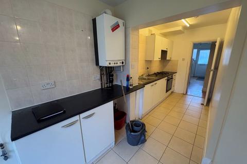 undefined, Berkeley Avenue, Cranford, Hounslow
