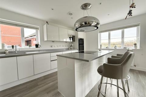 4 bedroom detached house for sale, Saville Road, Blaby LE8