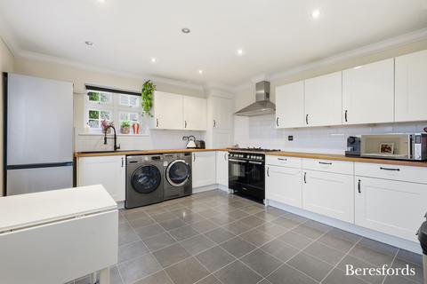 undefined, Court Avenue, Romford, RM3