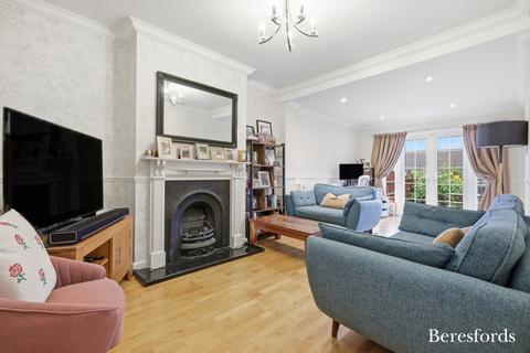 undefined, Court Avenue, Romford, RM3