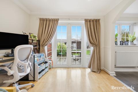 undefined, Court Avenue, Romford, RM3
