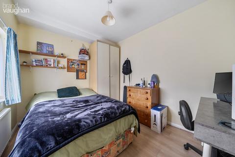 5 bedroom semi-detached house to rent, Southall Avenue, East Sussex BN2