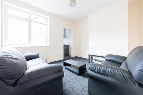 4 bedroom flat to rent, £99pppw - Coast Road, High Heaton, NE7