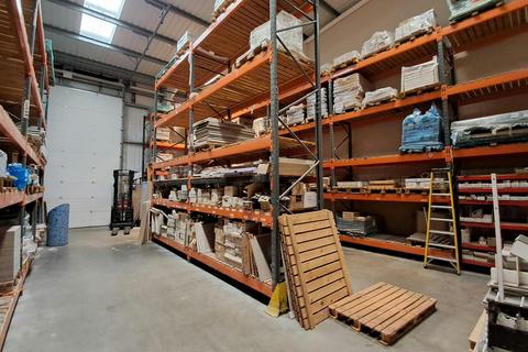 Warehouse to rent, Deacon Way Reading RG30 6AQ