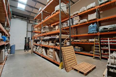 Warehouse to rent, Deacon Way Reading RG30 6AQ