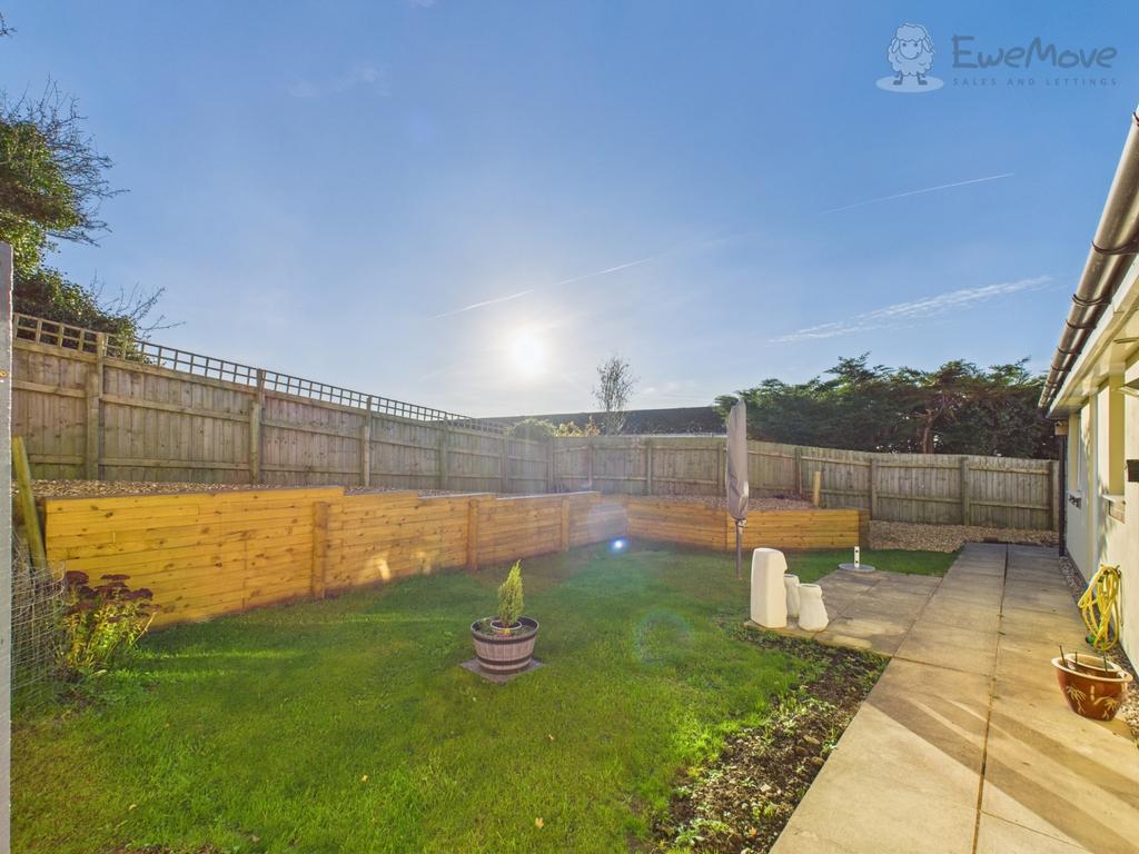 Ewemove south molton rear garden