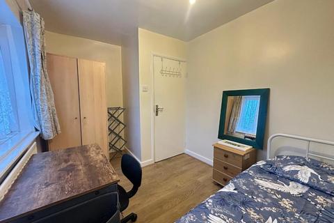 Brassie Avenue, East Acton, London, W3 7DE