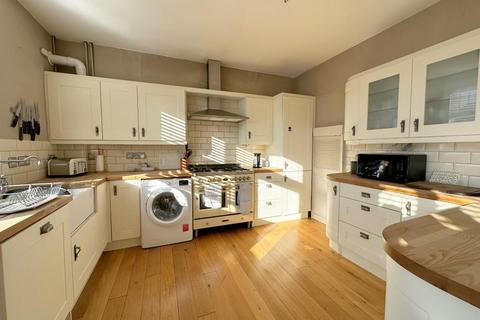4 bedroom house to rent, Stockingstone Road, Luton, LU2 7NG