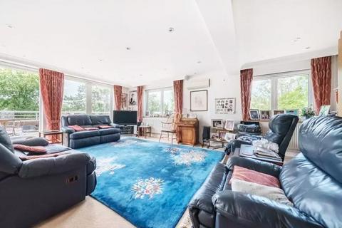 2 bedroom apartment for sale, Edgware HA8