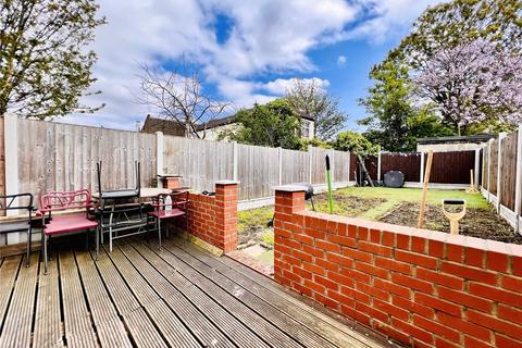 4 bedroom semi-detached house to rent, Dean Street, London, E7