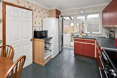 2 bedroom semi-detached house for sale, Oxford Road, Canvey Island SS8