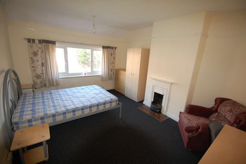 3 bedroom terraced house to rent, Brudenell Road, Hyde Park LS6