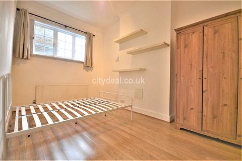 1 bedroom flat to rent, Chiswick High Road, London W4