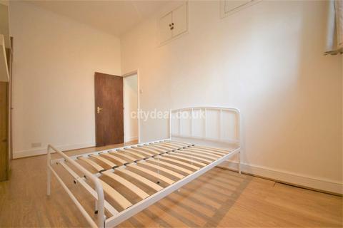1 bedroom flat to rent, Chiswick High Road, London W4