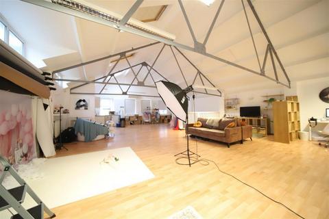Healthcare facility to rent, 311 Chase Rd London N14 6JS