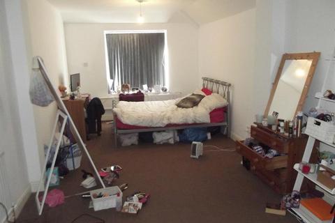 5 bedroom house to rent, Brentbridge Road, Manchester M14