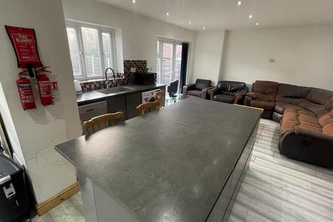 7 bedroom house to rent, 11a Brentbridge Road, Manchester M14