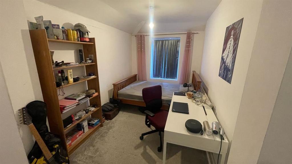 Compact, well-kept bedroom with a single bed, d...