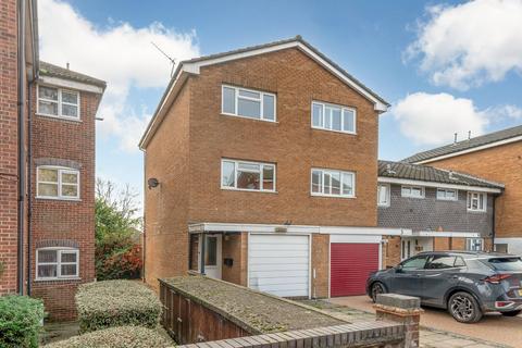 3 bedroom flat to rent, Dimmock Drive, Greenford, UB6