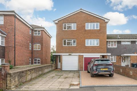 3 bedroom flat to rent, Dimmock Drive, Greenford, UB6