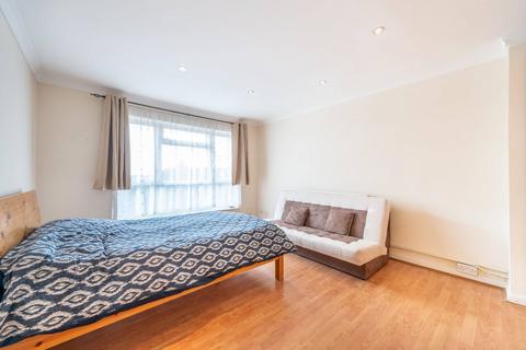 3 bedroom flat to rent, Dimmock Drive, Greenford, UB6