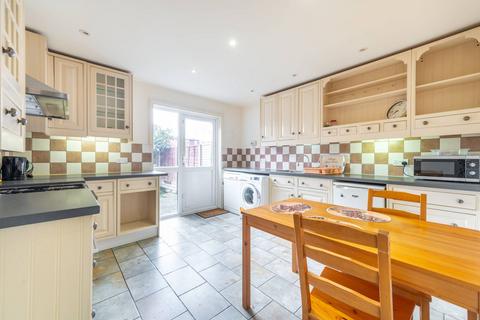 3 bedroom flat to rent, Dimmock Drive, Greenford, UB6