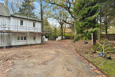 5 bedroom detached house for sale, Woodlands Road East, Surrey GU25
