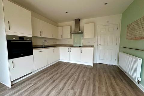 3 bedroom semi-detached house to rent, Haystack Avenue, Chippenham