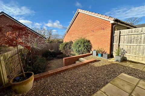 3 bedroom semi-detached house to rent, Haystack Avenue, Chippenham