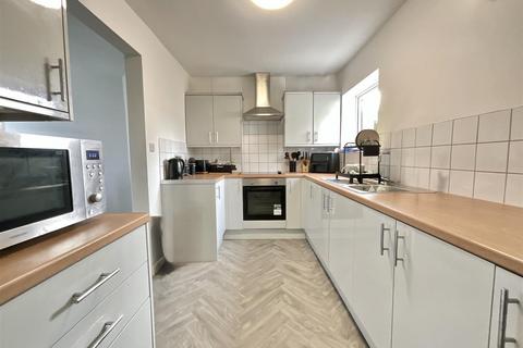 3 bedroom terraced house to rent, Park Road, Cadbury Heath, Bristol