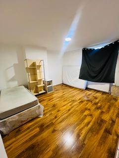 1 bedroom in a house share to rent, Crispin Road, Edgware HA8