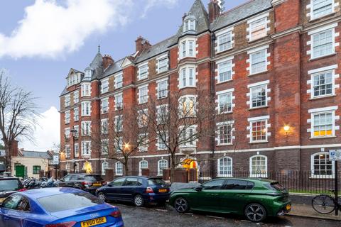 3 bedroom flat to rent, Scott Ellis Gardens