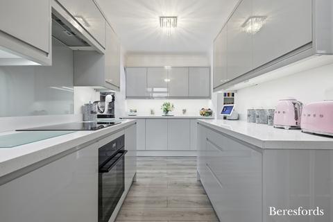 2 bedroom semi-detached house for sale, Heaton Way, Romford, RM3