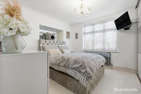 2 bedroom semi-detached house for sale, Heaton Way, Romford, RM3